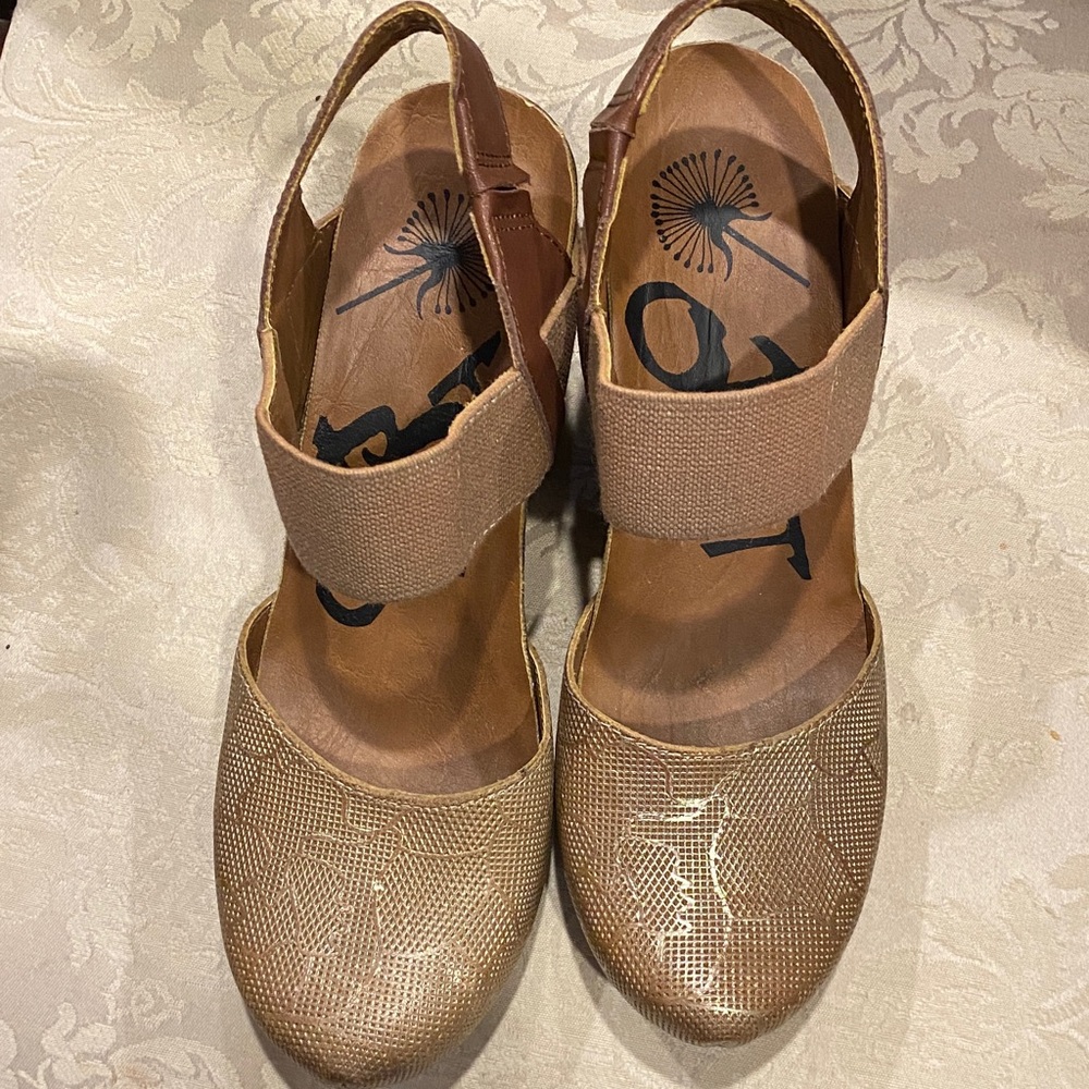 OTBT Tan and Gold Wedges for Women
